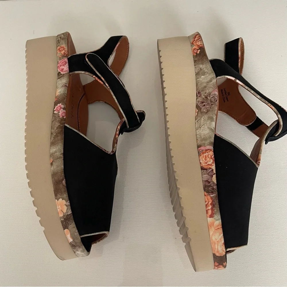 L'Amour black‎ peep toe, platform style sandal